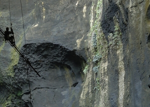 GOMANTONG CAVES